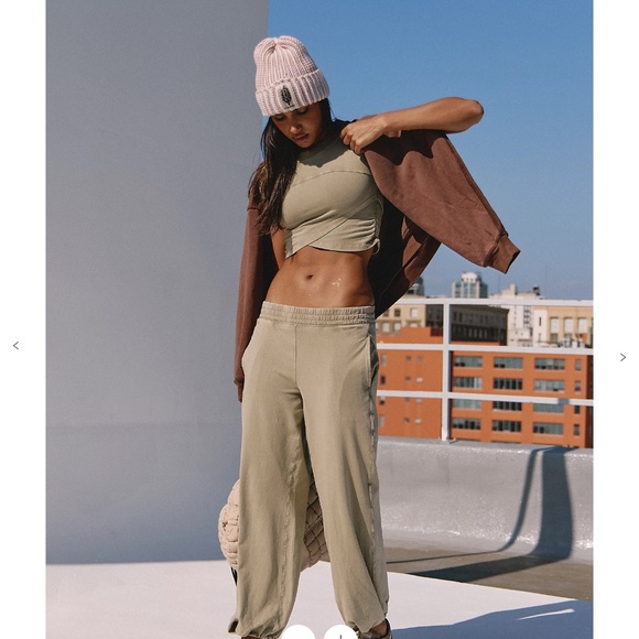 FP Movement by Free People Hot Shot Crossover Set in Sage Stone in M NWT - Picture 3 of 9